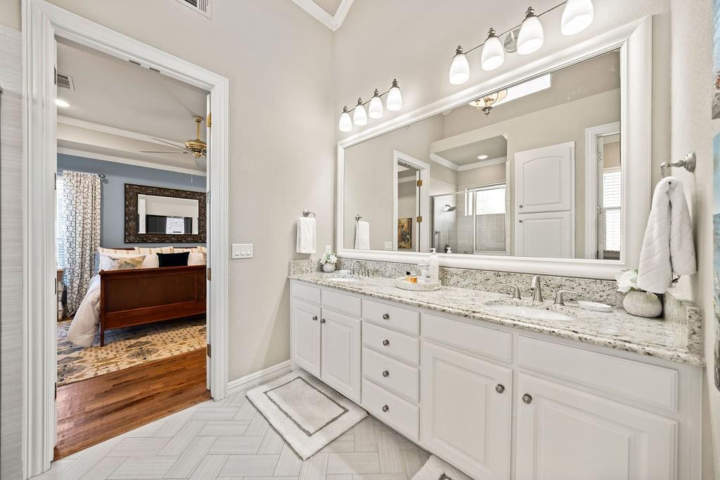 645 E Hill Street Property Photo 24