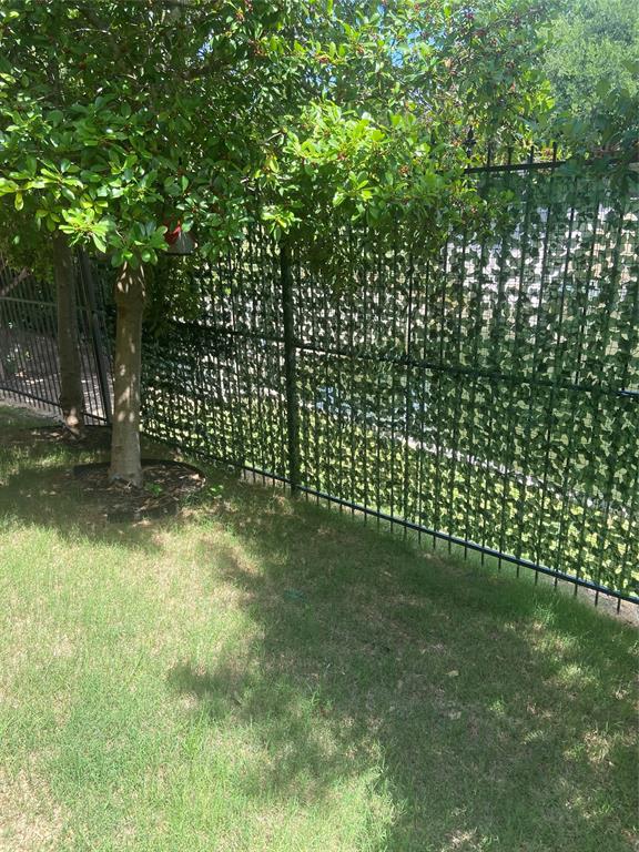 645 E Hill Street Property Photo 32