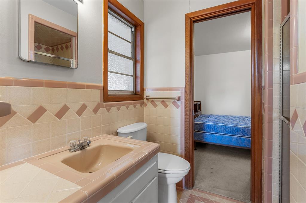 1152 W California Street Property Photo 24