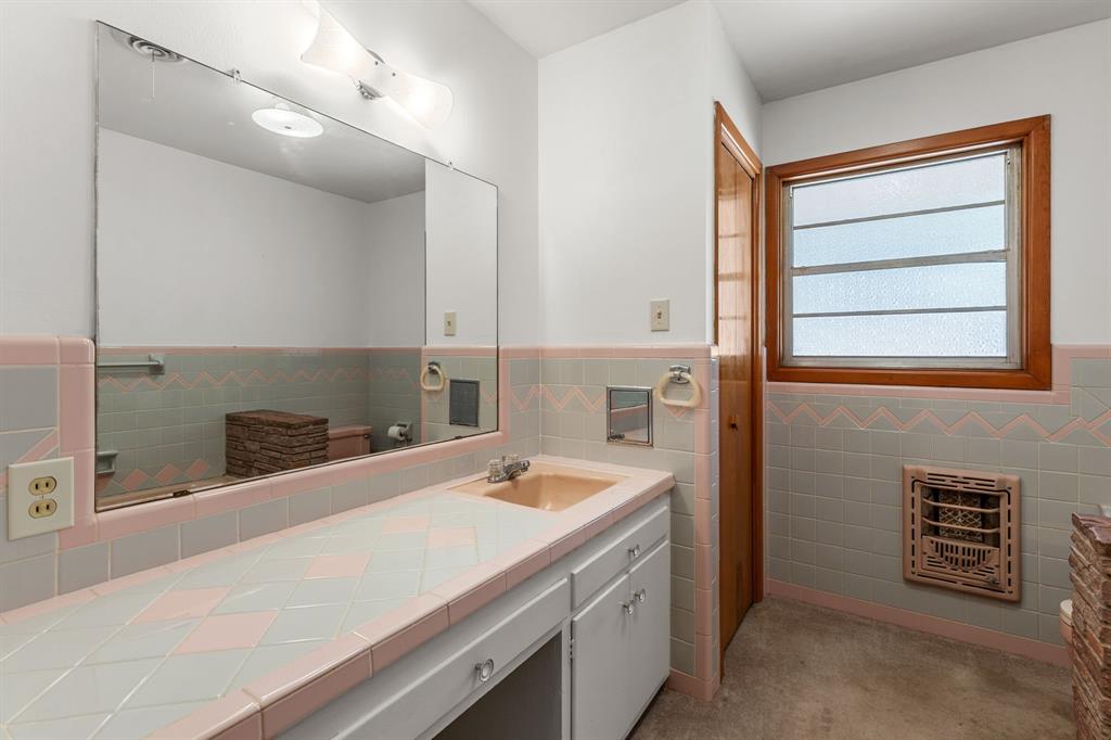 1152 W California Street Property Photo 32