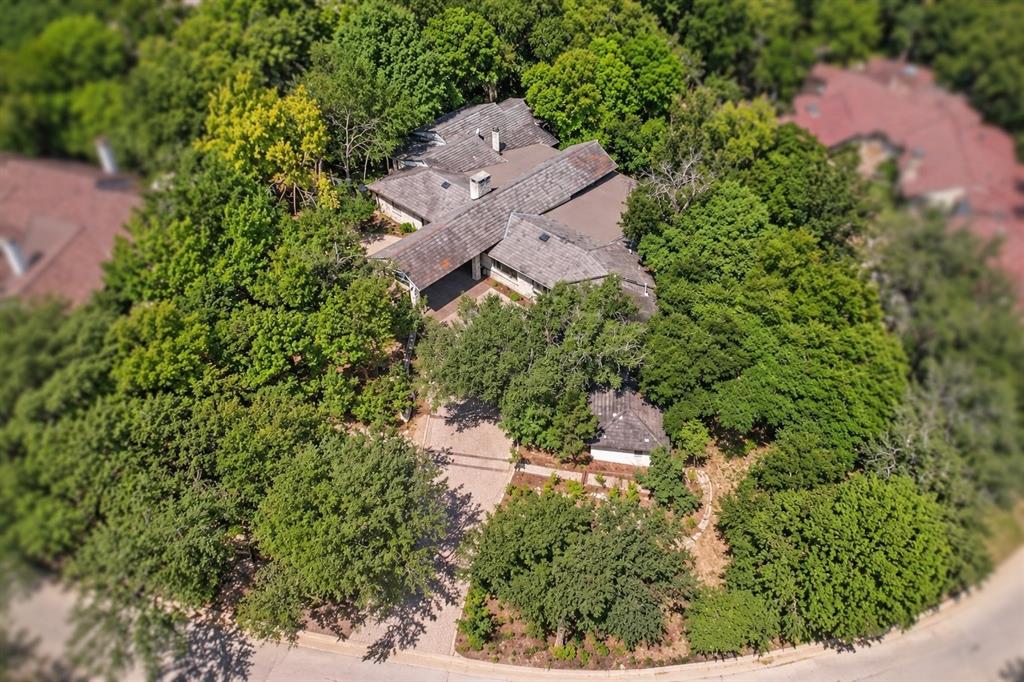 301 Crestwood Drive Property Photo 1