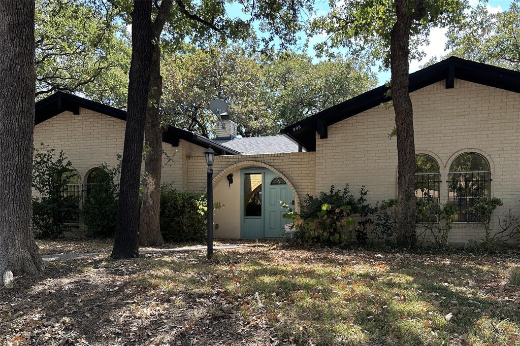 908 Chestnut Drive Property Photo 1