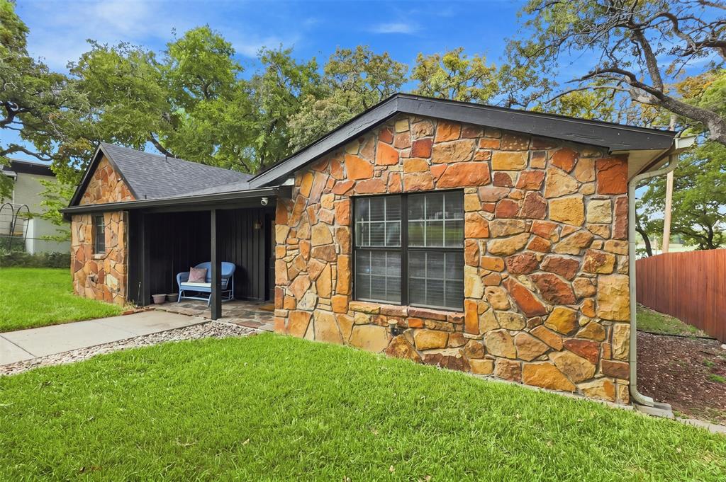 284 Shoreline Drive Property Photo 1