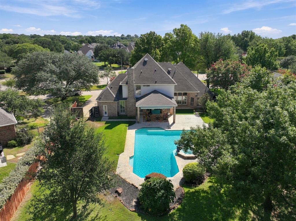 402 Southridge Lakes Parkway Property Photo 3