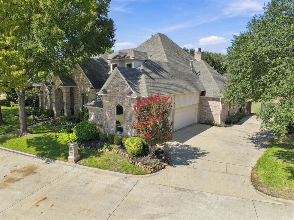 402 Southridge Lakes Parkway Property Photo 4