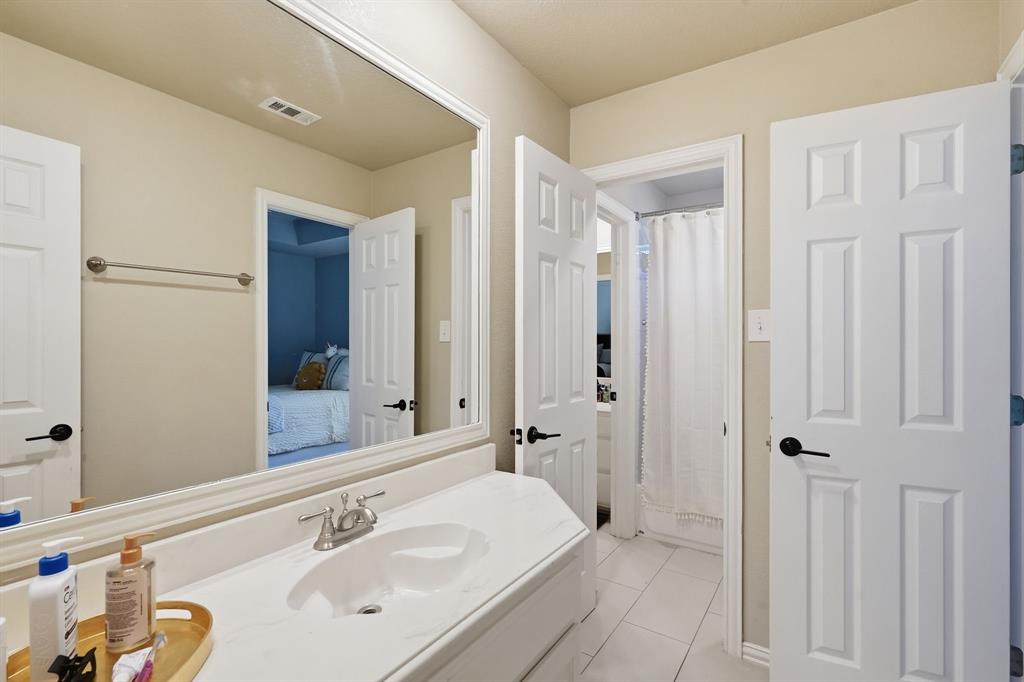 402 Southridge Lakes Parkway Property Photo 31