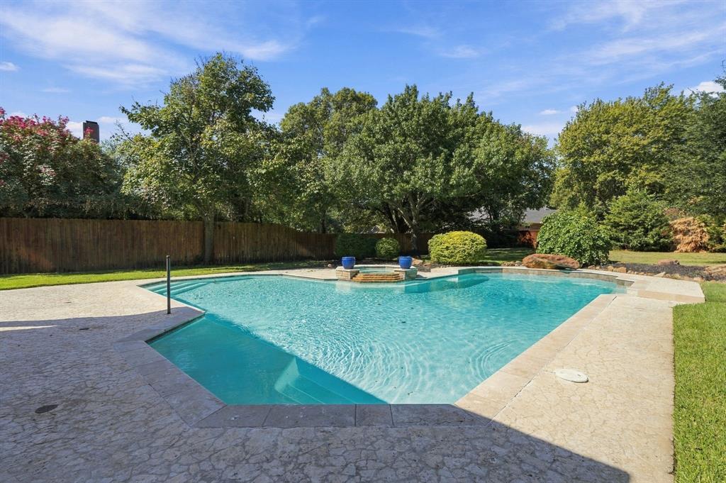 402 Southridge Lakes Parkway Property Photo 34
