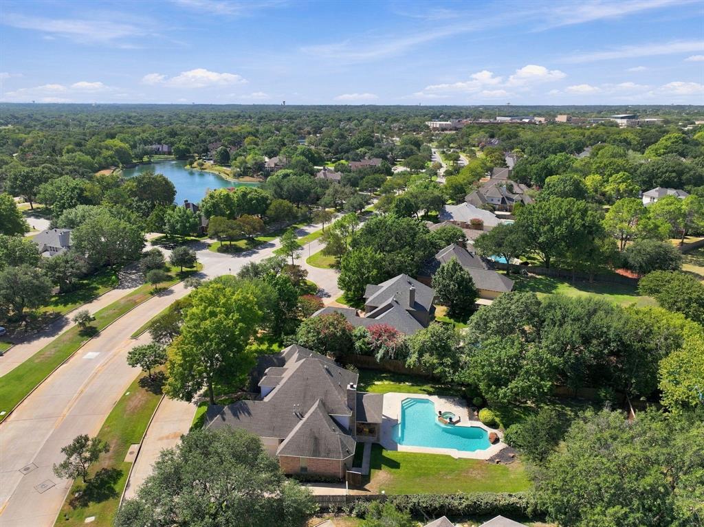 402 Southridge Lakes Parkway Property Photo 39