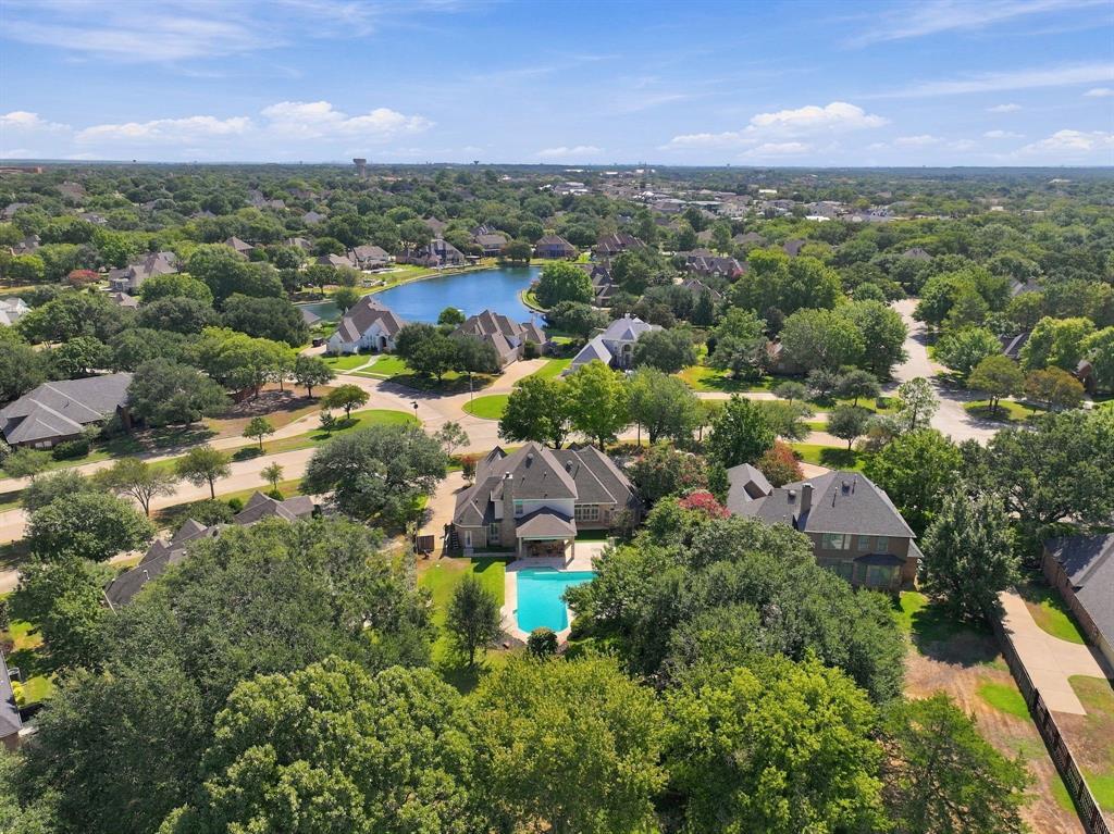 402 Southridge Lakes Parkway Property Photo 40