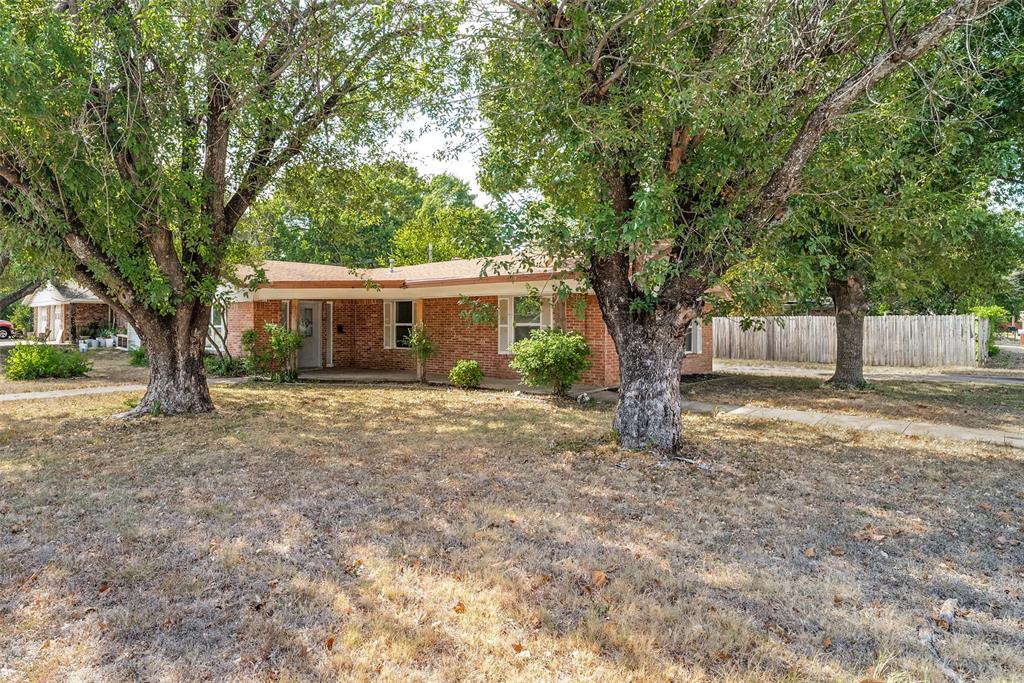 402 Myers Avenue Property Photo 1