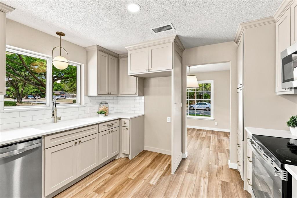 305 Brookview Drive Property Photo 12