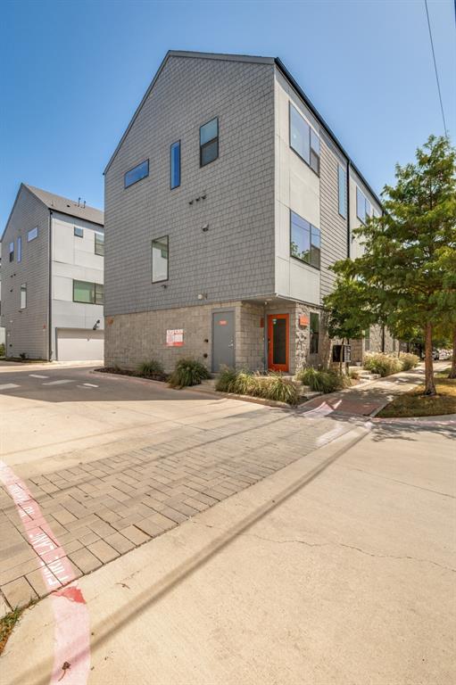 427 W 10th Street 201 Property Photo 2