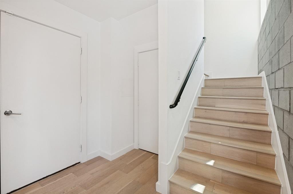 427 W 10th Street 201 Property Photo 14