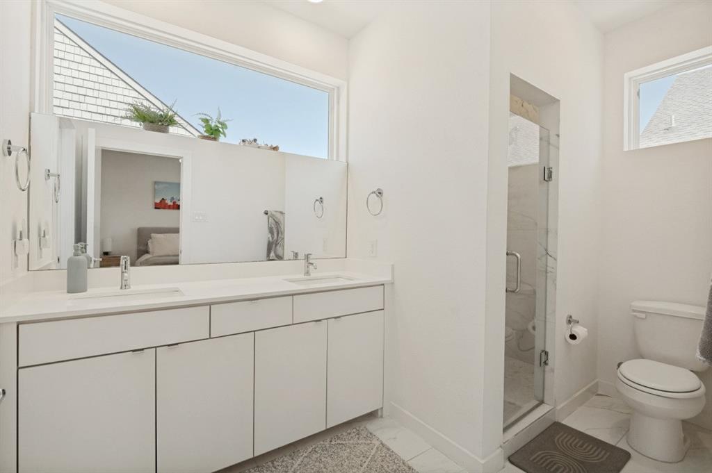 427 W 10th Street 201 Property Photo 18