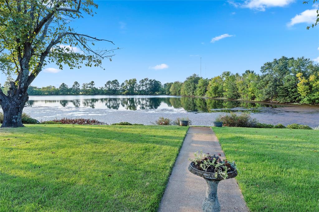 1625 Lakeshore Drive Property Photo 2
