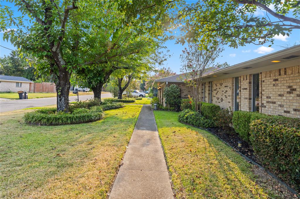 1625 Lakeshore Drive Property Photo 4