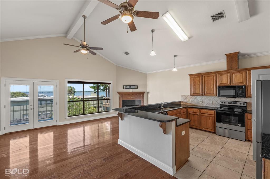 5721 S Lakeshore Drive Property Photo 4
