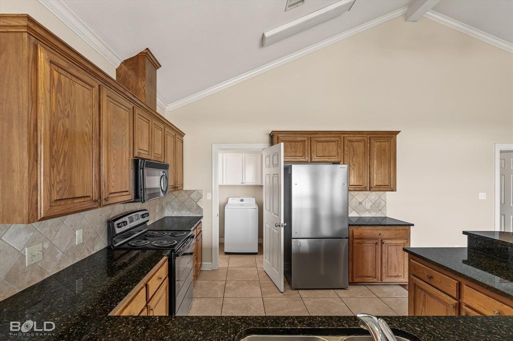 5721 S Lakeshore Drive Property Photo 8