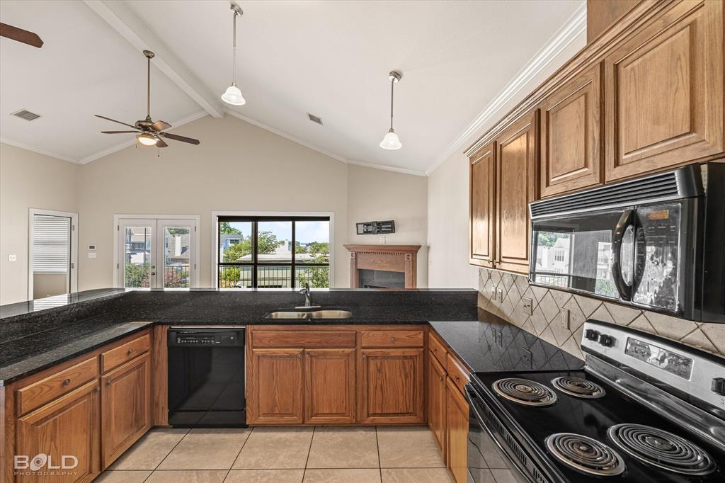 5721 S Lakeshore Drive Property Photo 9