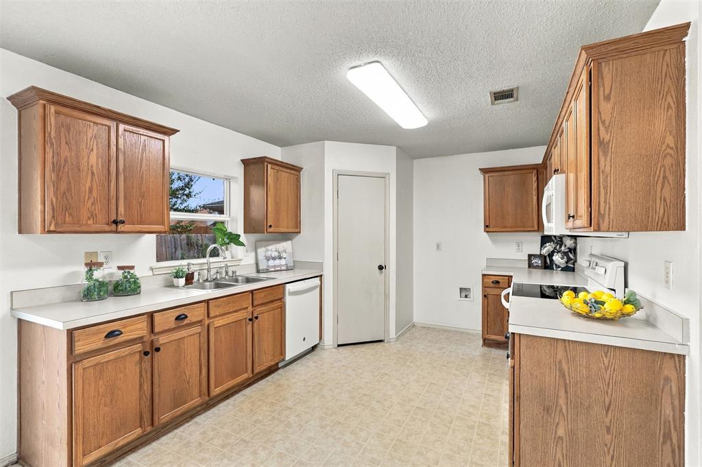303 Charleston Drive Property Photo 3