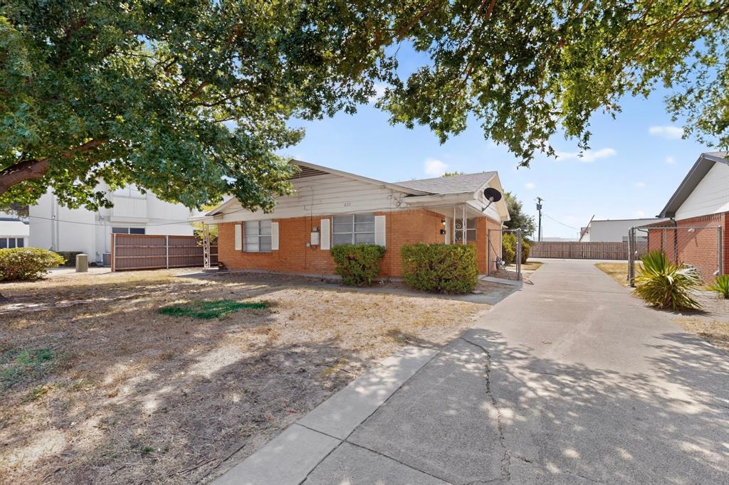 222 W Union Bower Road Property Photo 1