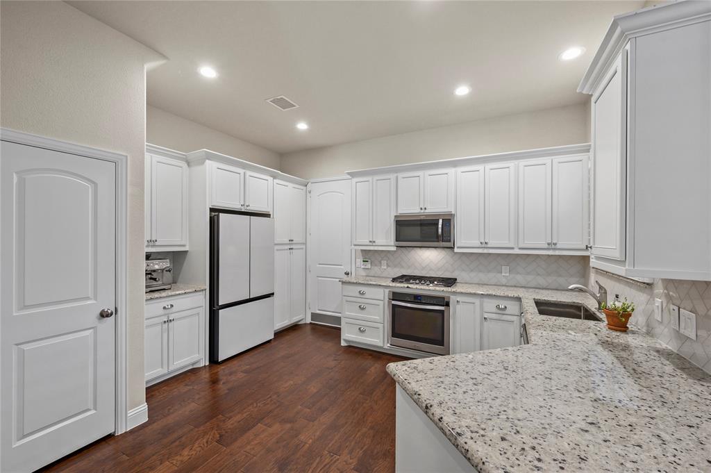 4161 Broadway Avenue Property Photo 10
