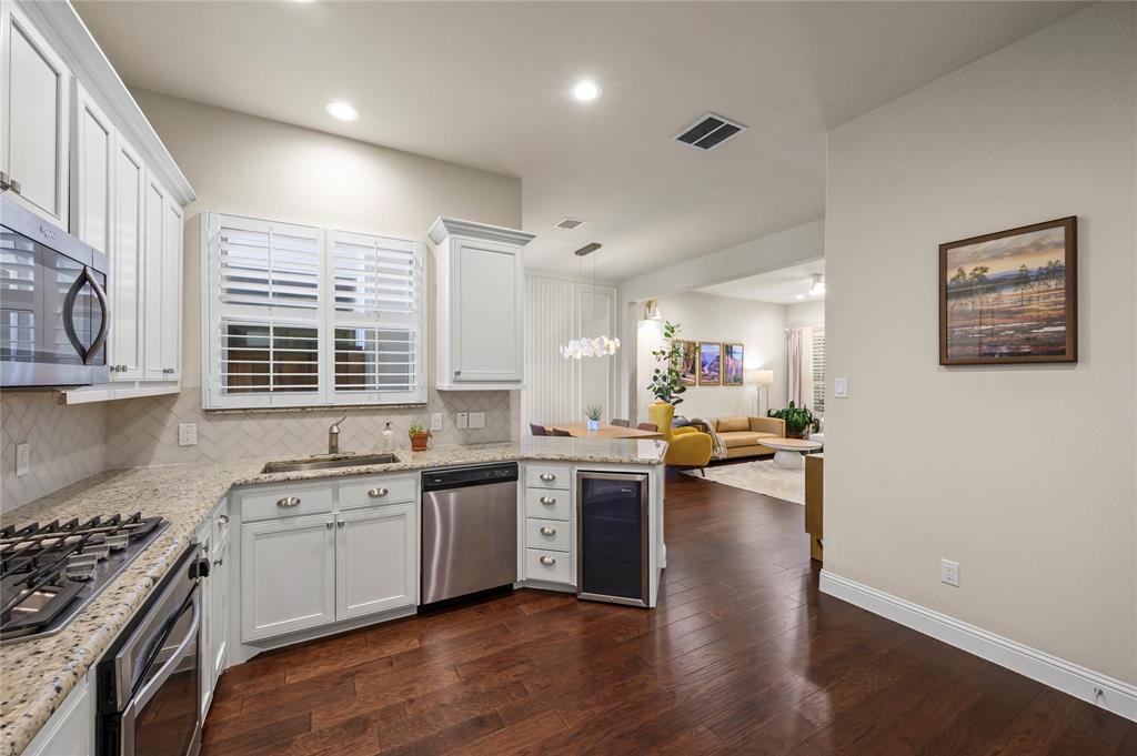 4161 Broadway Avenue Property Photo 12
