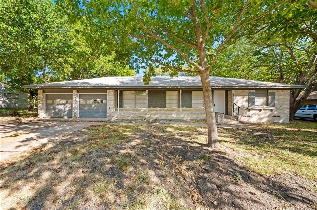 305 Valleyglen Drive Property Photo 1