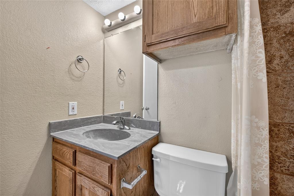 929 Hickory Street 18 Property Photo 28