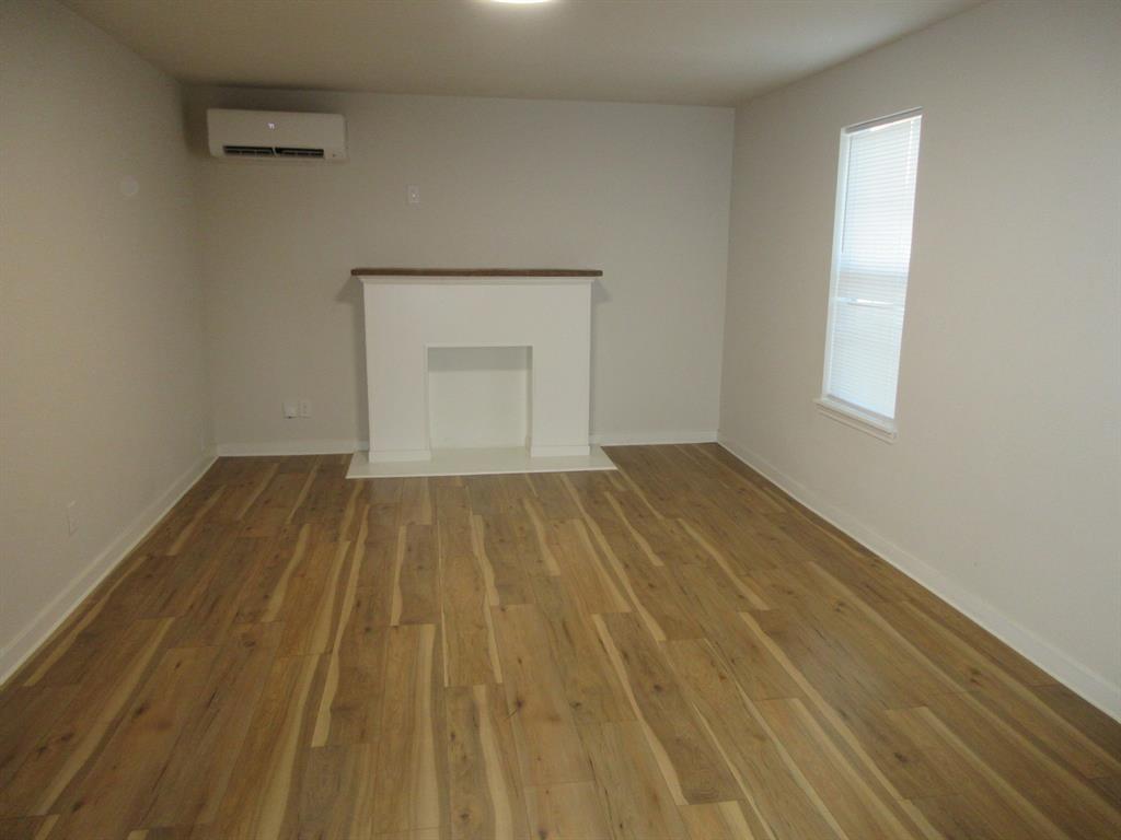 110 E Elmwood Street Property Photo 2
