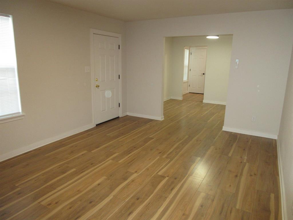 110 E Elmwood Street Property Photo 3