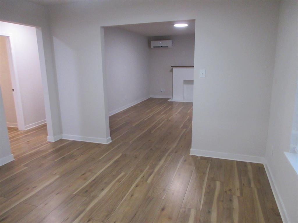 110 E Elmwood Street Property Photo 4
