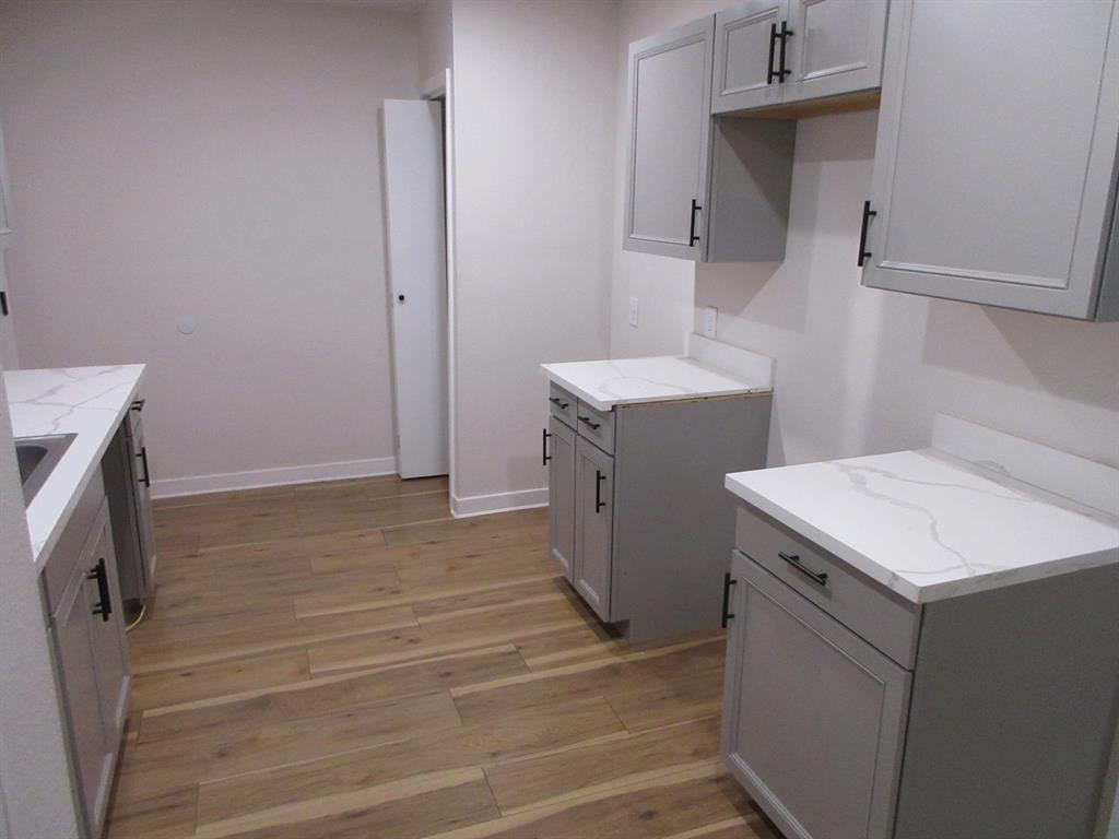 110 E Elmwood Street Property Photo 8