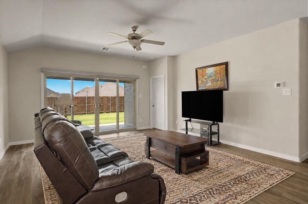 3903 Meredith Drive Property Photo 11