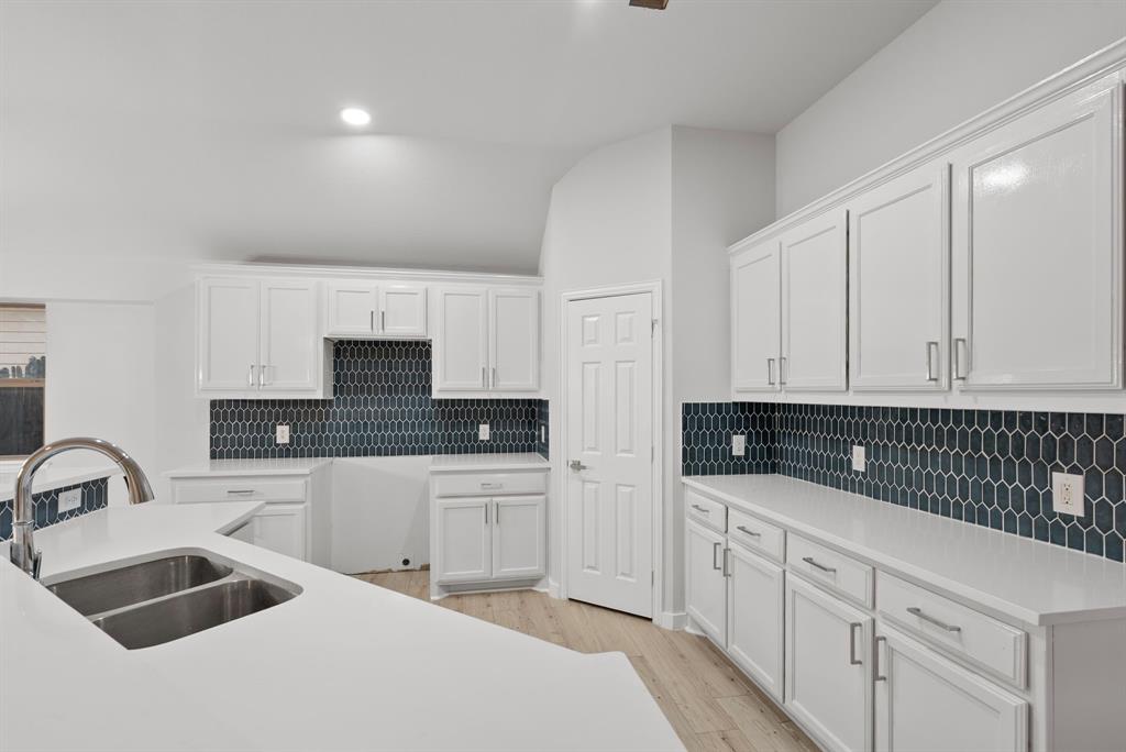 6641 Happy Trails Drive Property Photo 5