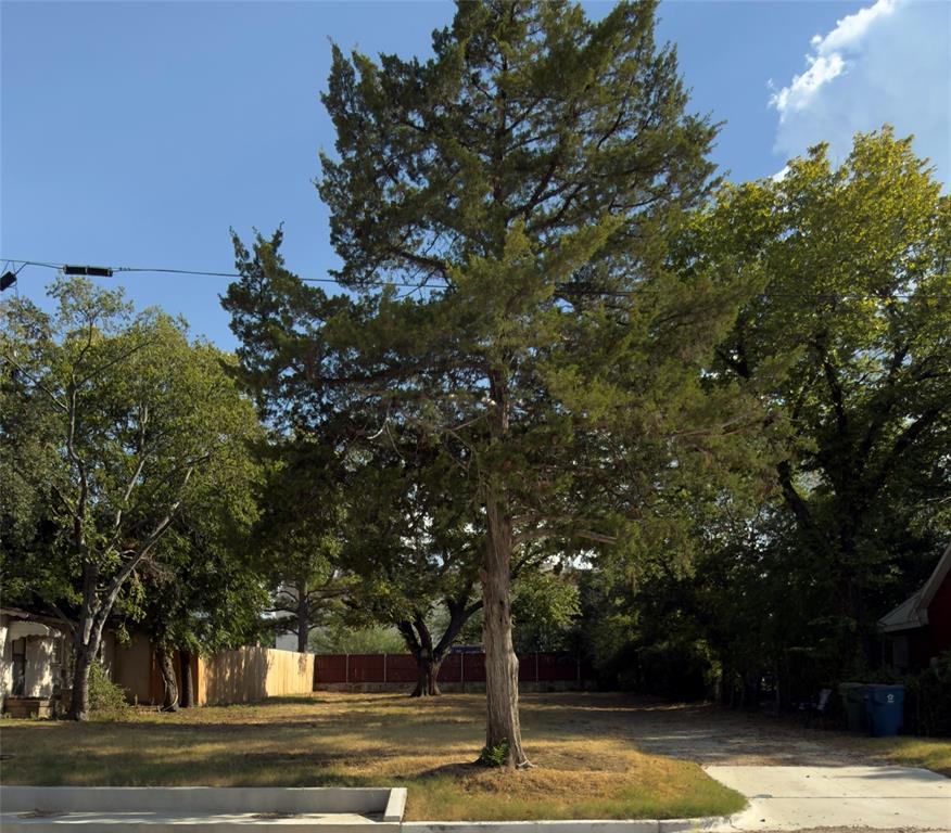132 W College Street Property Photo 1