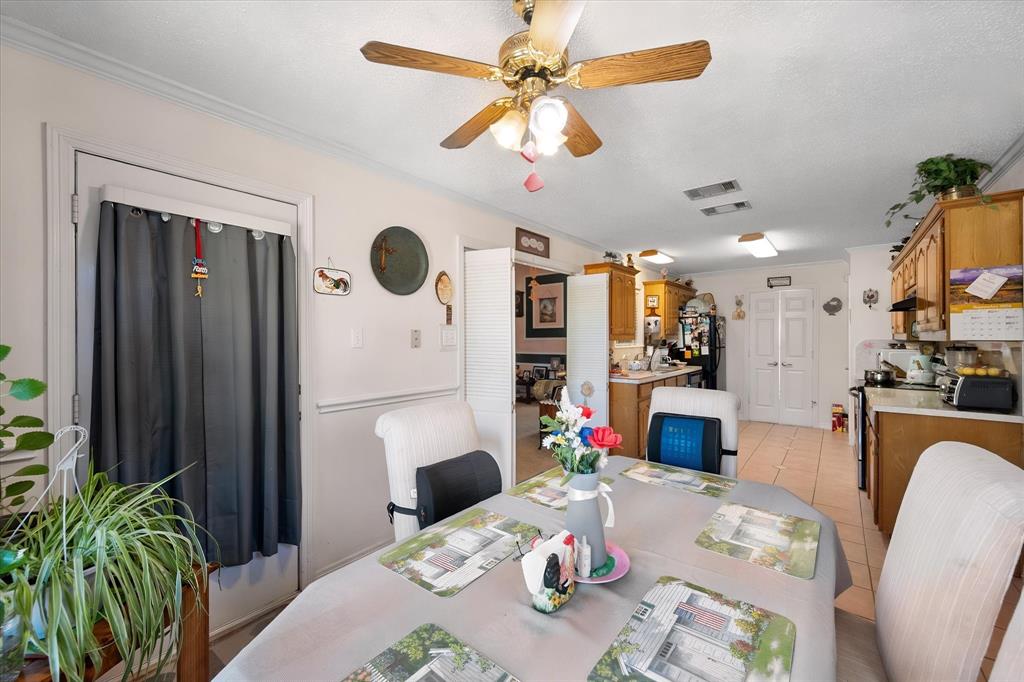 649 E Reindeer Road Property Photo 6
