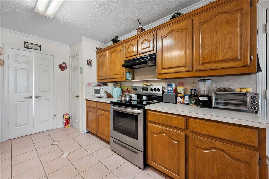 649 E Reindeer Road Property Photo 10