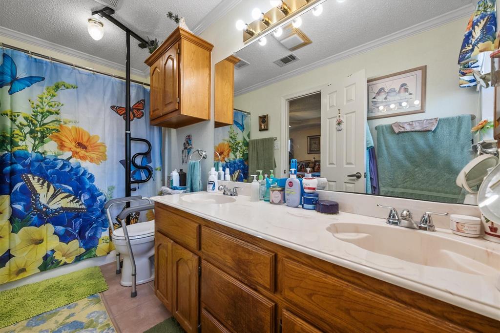 649 E Reindeer Road Property Photo 15