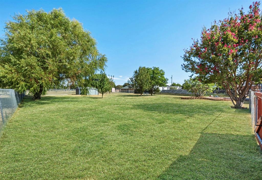 649 E Reindeer Road Property Photo 21