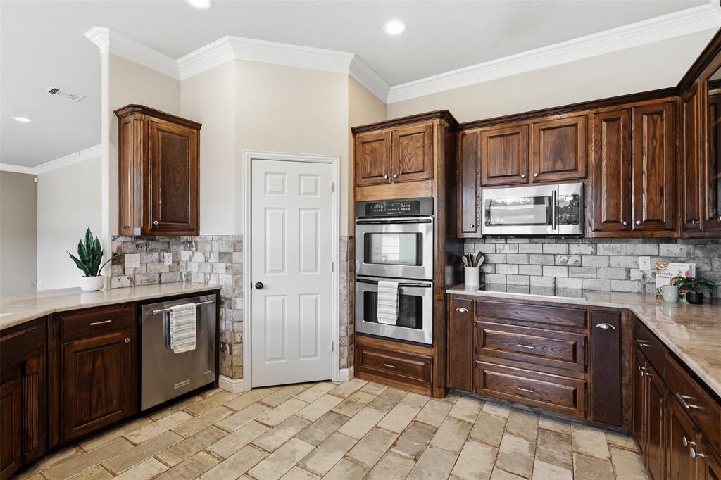 454 Stone Mountain Court Property Photo 4