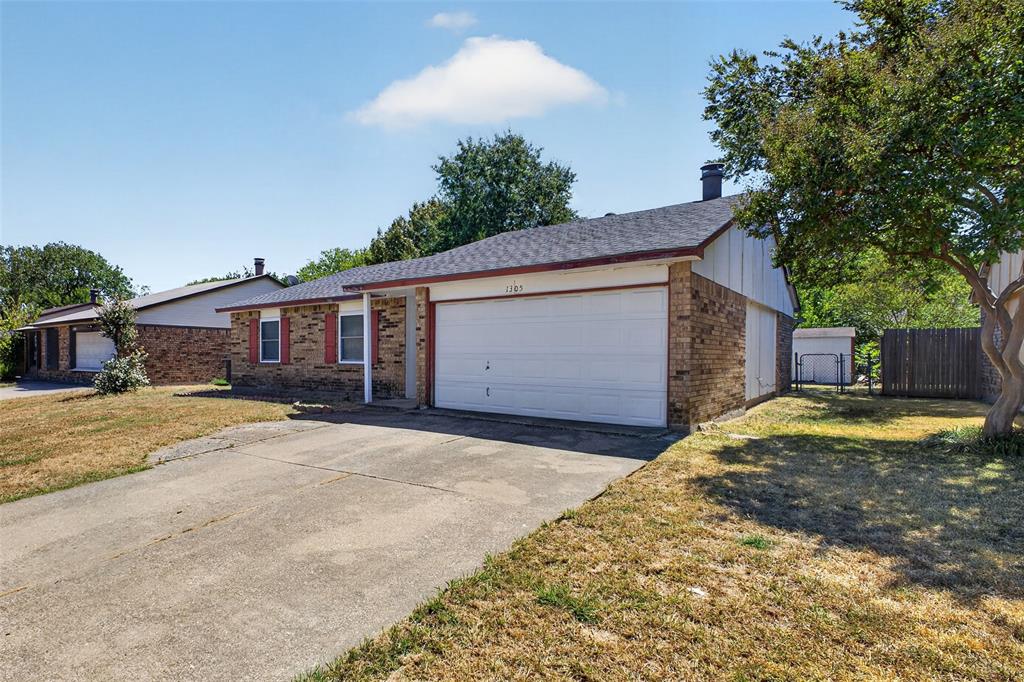 1305 Clark Trail Property Photo 2