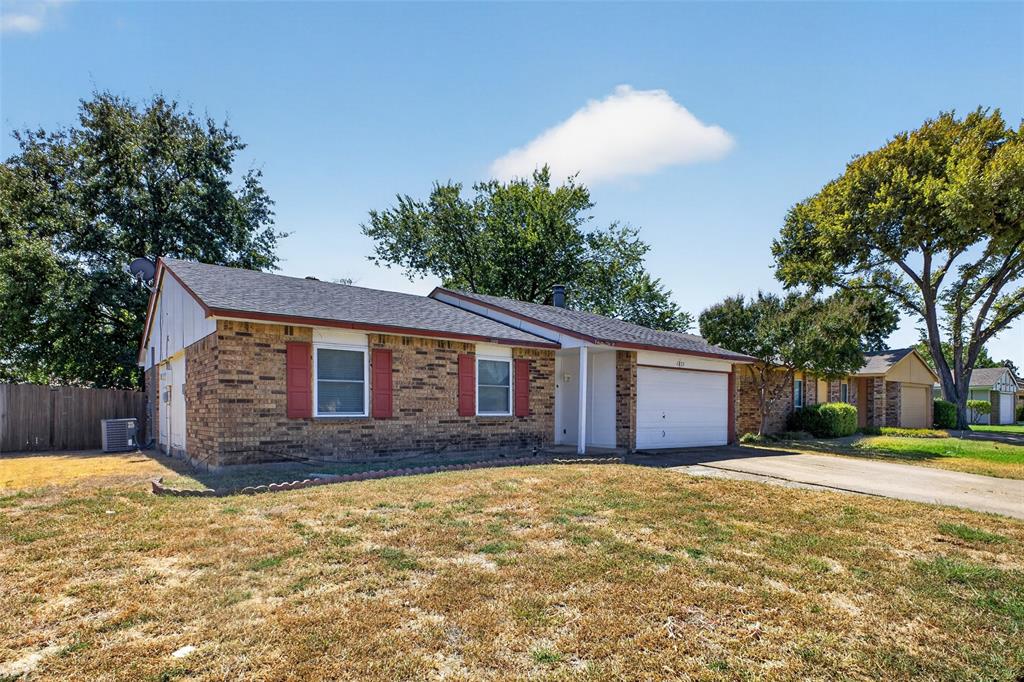 1305 Clark Trail Property Photo 3