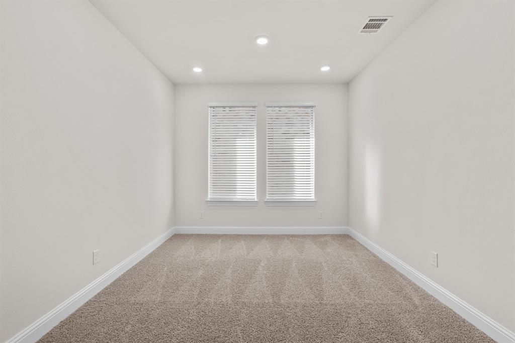 910 Milkweed Drive Property Photo 6