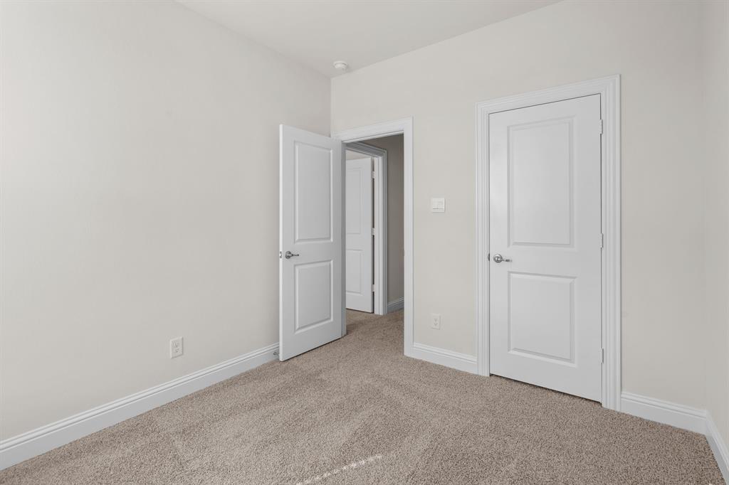 910 Milkweed Drive Property Photo 13