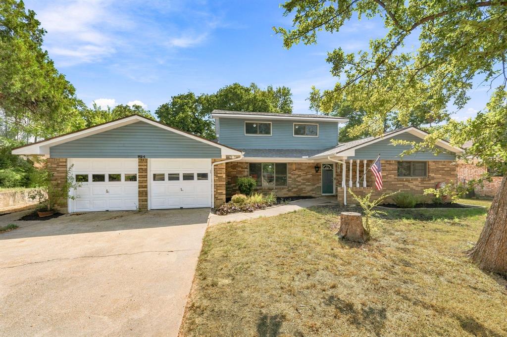 924 Wade Drive Property Photo 1