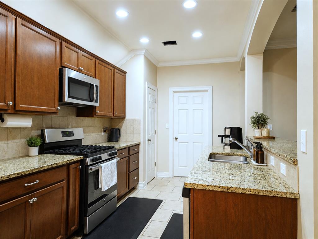 715 Bianca Street Property Photo 6