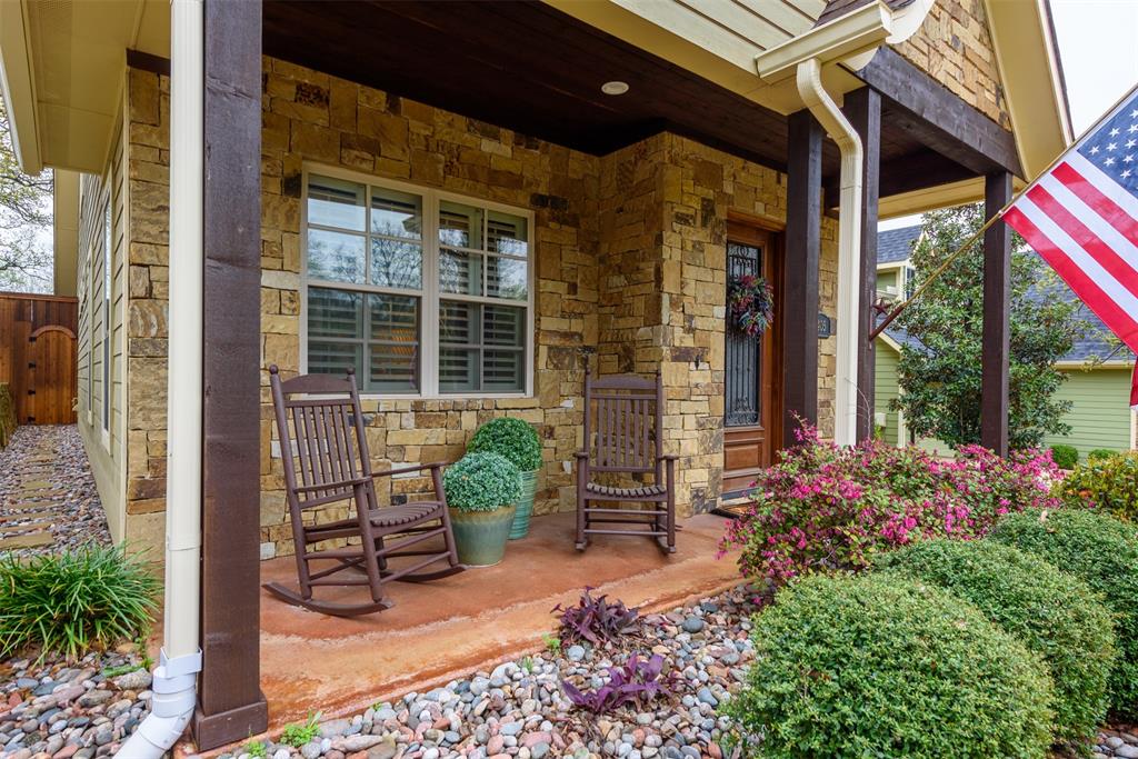 405 Dallas Street Property Photo 2