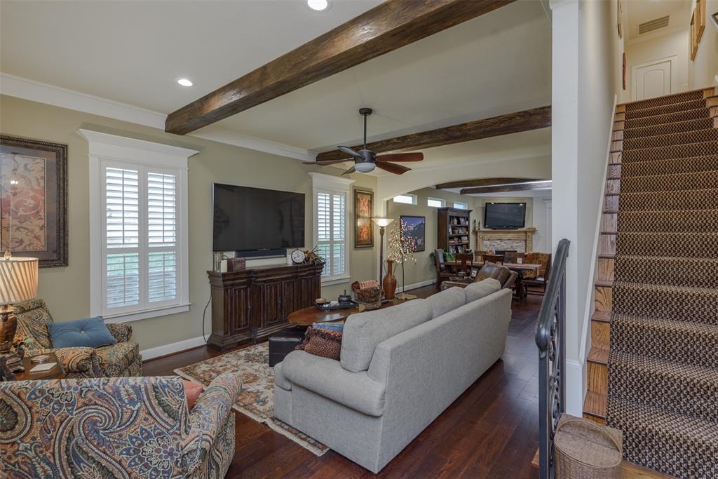 405 Dallas Street Property Photo 3