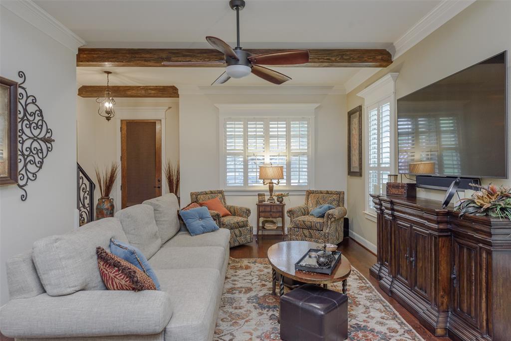 405 Dallas Street Property Photo 5